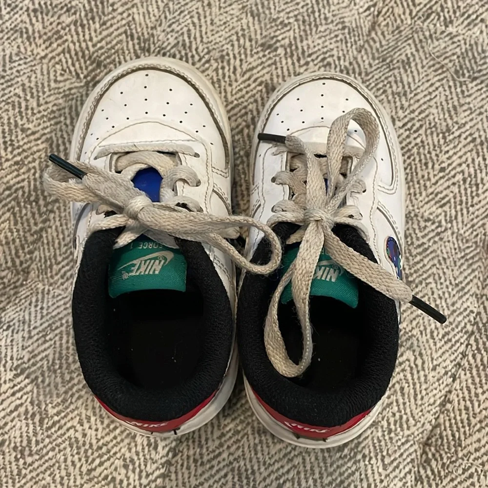 Nike “melted crayon” Force 1 size 7